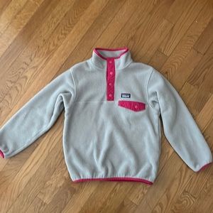 Patagonia Synchilla pullover. Girls sz Small (7-8). Grey with pink trim